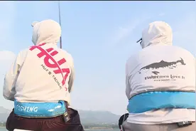 浮钓草鱼如何挂玉米？化老师这个方法真不错！ #钓鱼