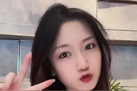 世间男人千千万，唯有足球男孩专一又好看！#足球女孩 #足球 #爱情 视频封面