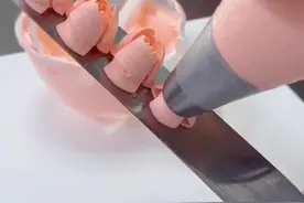 教你用俄罗斯花嘴怎么做出立体花朵，第一次尝试配音，喜欢的抖友们给个支持吧😋