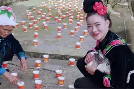 贵州西江苗寨结婚，3000杯拦门酒喝完才能进新娘家，新郎官看傻眼 #结婚  #新婚快乐  @波章依视频封面