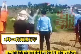 #海南 万宁，为放飞11.3米#大风筝 ，多名#男子 被风筝线带飞，太#危险 ！#导报君 :动作危险，请勿模仿视频封面