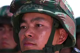 现场催人泪下！火箭军某基地举行邱黄成先进事迹报告会视频封面
