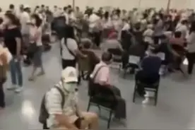 台湾超70人接种阿斯利康后猝死，台媒：台湾成了测试AZ疫苗的试验场。视频封面