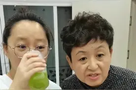生命在于运动！#拉上婆婆一起跳操 #本草纲目毽子操挑戰 #刘耕宏女孩第一天 @抖音短视频 视频封面