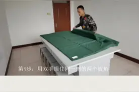 还在为叠被子难题夜不能寐？费时费力叠好还舍不得盖？兵哥手把手教学，棱角分明的“豆腐块”你也能轻松拥有 #军训