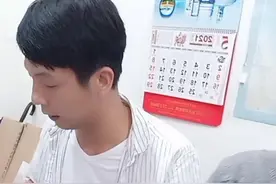 黄泥巴掉进裤裆里 。@抖音短视频 #客家话#误会 #搞笑视频视频封面