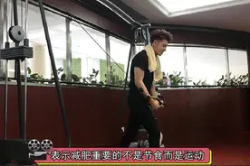 #黄子韬晒健身肌肉照  黄子韬晒健身肌肉照，手臂已经明显地比之前壮了一圈#娱乐新星夏日打卡