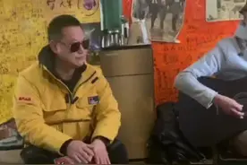 听靳松唱《去大理》让我感慨万千，我俩03年在大理等公交车时相遇，很巧合他去的地方是我工作的酒吧，这就是缘分！视频封面