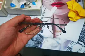 谁说近视不能戴墨镜的？今天看我做一副近视变色镜片 遇强则强