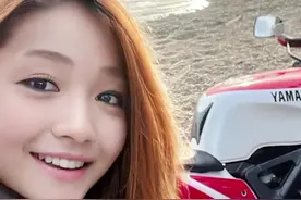 为炫爱车，日本50岁大叔扮美女骑手骗关注 收获了一大波男粉视频封面