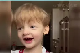 九敏，他真的好可爱呀~鲨鱼齿超酷的好嘛！#小帅哥 #萌娃 视频封面