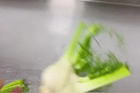 温肾散寒、理气和胃。药食同源，#用心做菜 新鲜茴香头之功效很多视频封面
