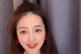 和《中国电影报道》主持人@李丹儿 一起唱#我的祖国视频封面