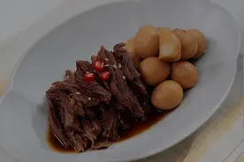 小萌教大家快速炖好超级香浓美味的酱牛肉，牛肉香味特别足视频封面
