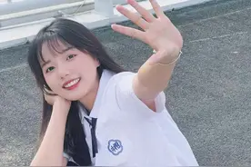 30秒学会！教你在桥上轻松get日杂大片～#拍照 #来拍照了 #拍照姿势 #拍照技巧 #日杂风 #桥上拍照 @抖音短视频视频封面