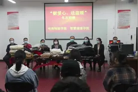 暖心！河南职院校领导为学生捐赠棉衣#河南职业技术学院视频封面