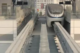 桂林在不断地发展，临桂区基础设施日新月异，比亚迪云轨1号线正在进行时，你看好这片正在开发的土地吗？#航拍 视频封面