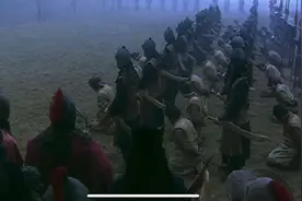 水浒大结局：童贯杀鸡儆猴，看向宋江的这一眼，让人毛骨悚然视频封面