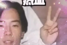 1983年beyond横空出世，用两首原创曲目在比赛中一举夺魁，一首为《大厦》一首为《脑部侵袭》，几个年轻人怀着满腔热血，到最后却事与愿违。#beyond #黄家驹 #音乐 