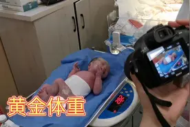 一胎，黄金体重的新生儿，让宝妈无侧切，无撕裂#顺产#家化产房视频封面