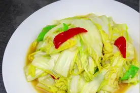 厨师长做一道蒜蓉娃娃菜，清淡中又入味，技巧是关键