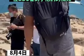 #国内游客发现并制止用专业设备偷拍解放军演训的外籍人员 8月4日，福建福州，外籍人员偷拍解放军台海演训，现场游客英文呵斥并制止。10日，当事人王先生讲诉称，隔壁就是军事禁区，他们谎称自己是游客。#国家安全 #军事演习 #台湾 视频封面
