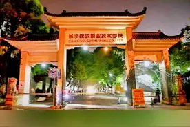 这其实是个值得尊敬的职业。90后入殓师：月薪上万，因为工作至今单身，从不参加任何喜宴。视频封面