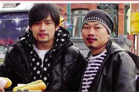 #方文山写歌一字千金  方文山为周杰伦写歌一字千金，一首青花瓷就是几百万了！#娱乐评论大赏