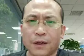 不能以爱狗的名义侵犯人的权益！#大V快评  #女子用餐厅勺子喂宠物狗 #女子默许宠物狗上桌舔餐盘 视频封面