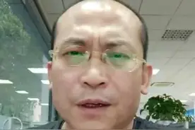 不能以爱狗的名义侵犯人的权益！#大V快评  #女子用餐厅勺子喂宠物狗 #女子默许宠物狗上桌舔餐盘 视频封面