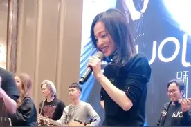 你在我身旁陪我勇敢唱，像一个保护着我的家。姐姐和妹妹是彼此最有形的翅膀啊！#张韶涵 #张韶轩 #有形的翅膀视频封面