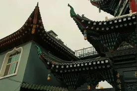 草滩坝清真寺位于循化县城西北角，距西宁153公里视频封面
