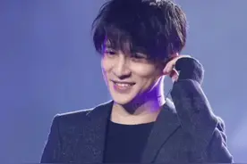 #薛之谦 为了帮#朱兴东 证明他没有假唱，和他互关话筒，这一举动真的太暖心了！视频封面