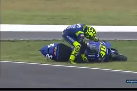 马奎斯弯道不慎别倒罗西，赛后亲自登门道歉！#马奎斯 #motogp #罗西 视频封面