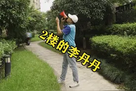 替前男友喊话被泼水。#外卖小哥 还好我跑的快。#外卖拯救了我的夏天 视频封面