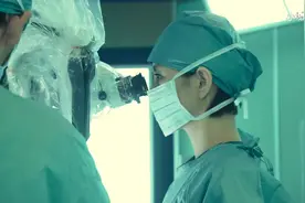 真厉害，这么厉害的女医生，同时做2个手术，真能成功吗视频封面