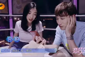#恋梦空间 #张领领 与#陆政羽 两人在摩天轮上疯狂撒糖啦～🍬今晚十点继续看“领证”cp的甜到底吧！💕