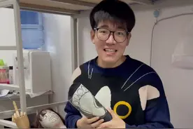 女朋友脚臭怎么办？我教铁汁们几招，是不是非常滴耐湿？#迷惑行为大赏视频封面