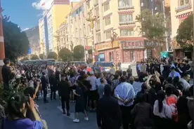 十一世班禅巡游巴塘视频封面
