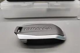 领克01/02车钥匙更换电池，纽扣电子。领克车钥匙拆装方法