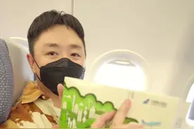 你们要的南航头等舱飞机餐评测来了！同样都是国内短途航线，差别咋这么大呢？#我要上热门 #抖音搜索流量来了视频封面