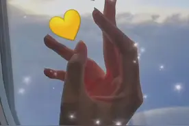 #520 就要来了，快艾特你的臭宝给你拍这个反手#比心 当下心动💗便是心动呀～ #love手势 #比心教程 #闺蜜 #情侣 #心动视频封面