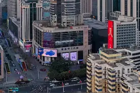 网友：几百吨的阻尼器是怎么运到楼顶？万一砸下来会砸穿整栋楼吗….#赛格大厦晃动视频封面