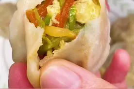 一口一个的西葫芦鸡蛋蒸包，低脂低卡营养丰富，当早餐太棒了#减脂餐 #抖音美食 #营养早餐视频封面
