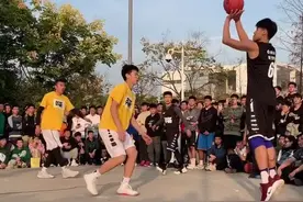 左手投篮是一件很酷的事情！有没有同学也是左撇子前来报道？！#篮球视频封面