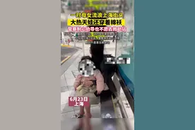 6月23日上海。一对母女在街头流浪，警察耐心劝导也不愿意去救助站。#泪目 #心酸瞬间视频封面