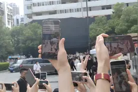 刘亦菲来武广代言天梭手表粉丝太多视频封面