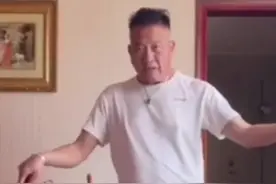 #万梓良 岁月不饶人，一代大佬真的老了，虽然饱受糖尿病痛风折磨，依然保持良好的心态，祝他晚年安康🙏视频封面