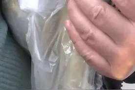 感动！寒风中 陪考妈妈怀里裹着女儿午餐  想让女儿考完后有热乎饭吃#正能量#2020考研视频封面