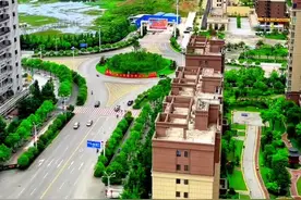 中国两个距离最近的县城，两省只隔一条河，一桥跨两省，觉得哪个县更有发展潜力！将来有可能合并为龙凤市吗？#龙山 #来凤  #龙凤融城视频封面